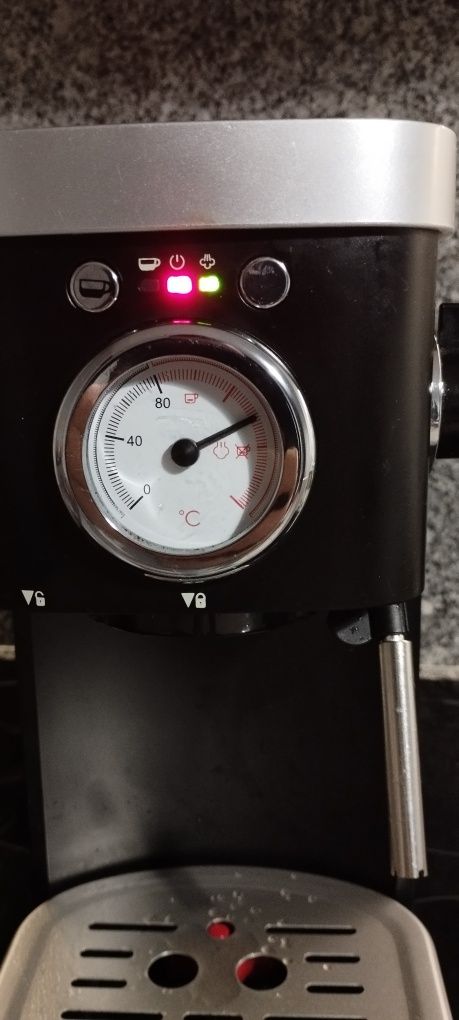 Maquina de café moído