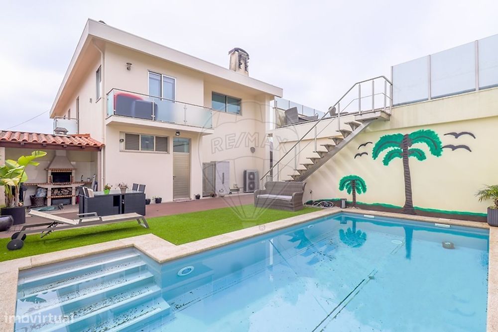 Moradia T5 para venda