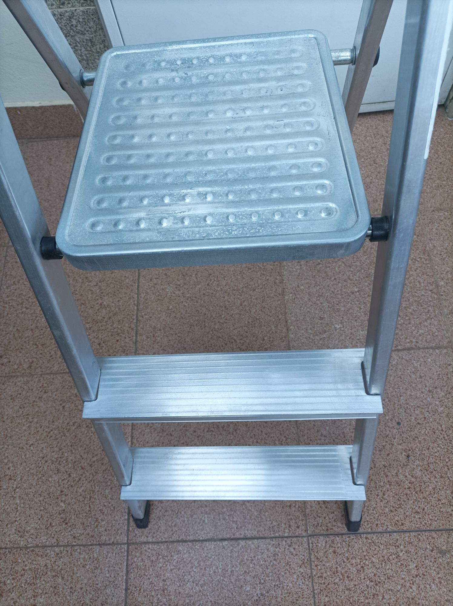 Escadote três degraus