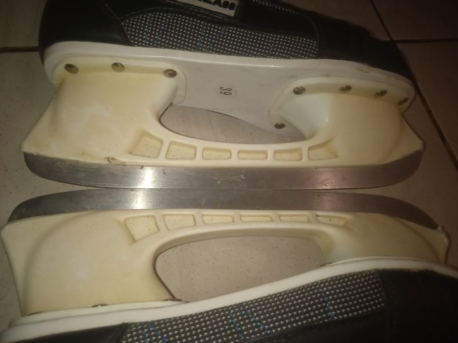 Продам коньки хоккейные