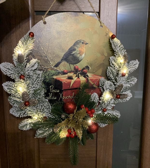 Різдвяний вінок на двері з LED-підсвічуванням.