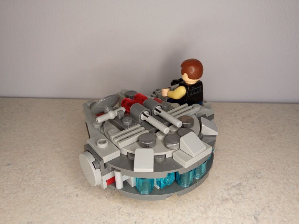 LEGO Star Wars 75030 - Sokół Millennium (Millennium Falcon)