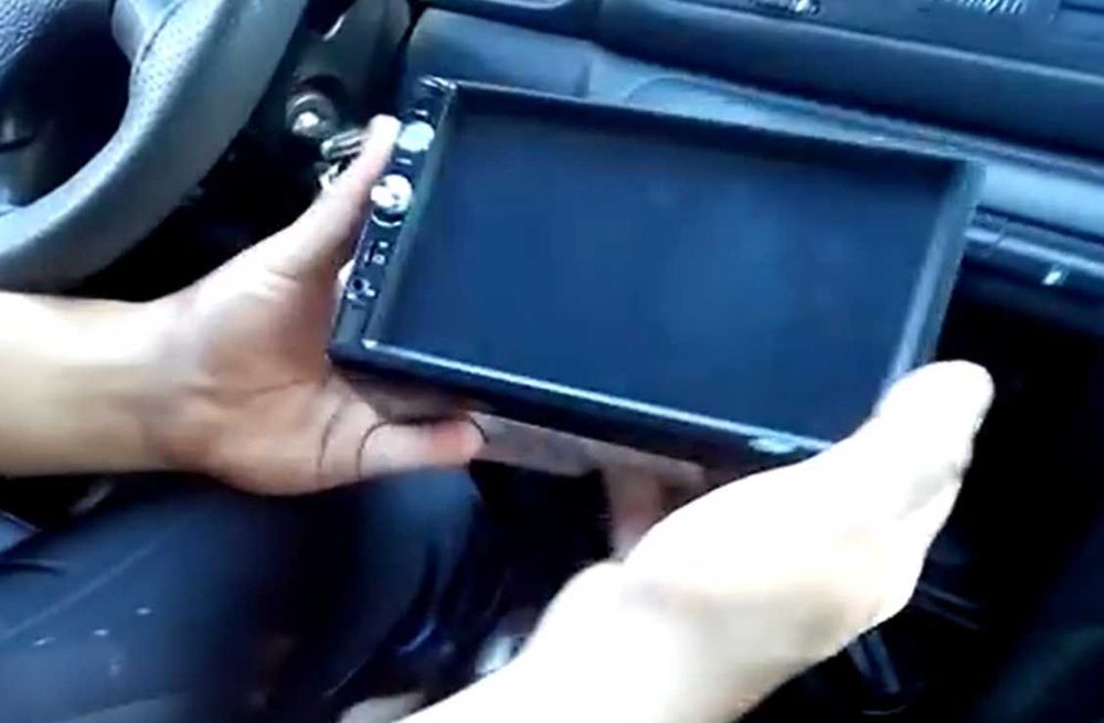 Автомагнітола pioneer 7010  пульт,вихід на сабвуфер,екран сенсорний