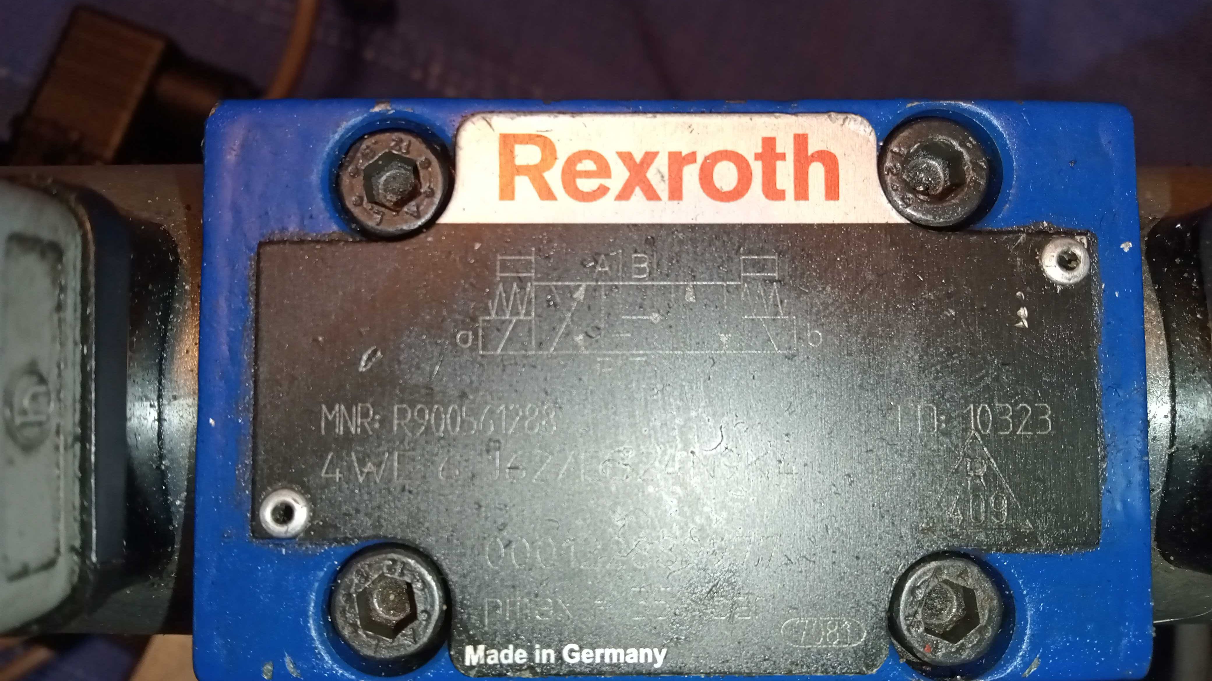 Rozdzielacz hydrauliczny z elektrozaworami 24V Rexroth