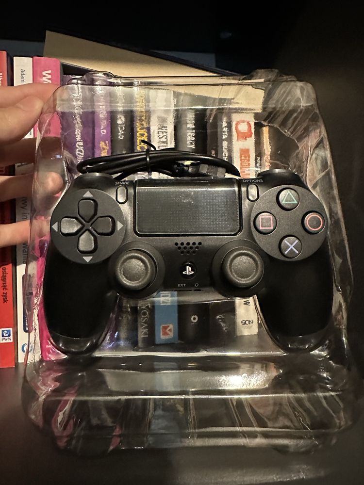 Czarny kontroler do PlayStation 4