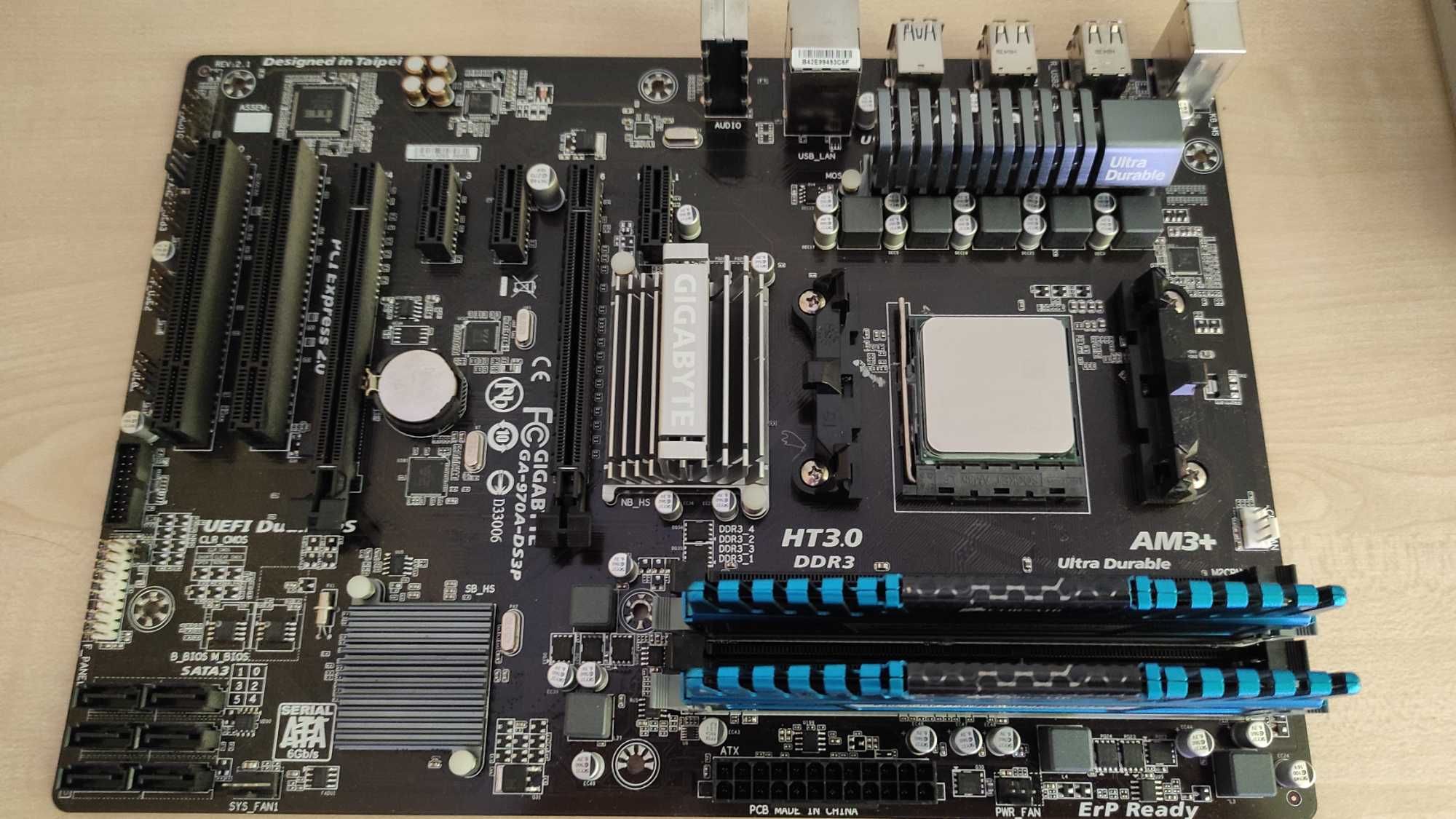 Płyta główna Gigabyte 970a ds3p plus procesor AMD FX8120 i ram Corsair