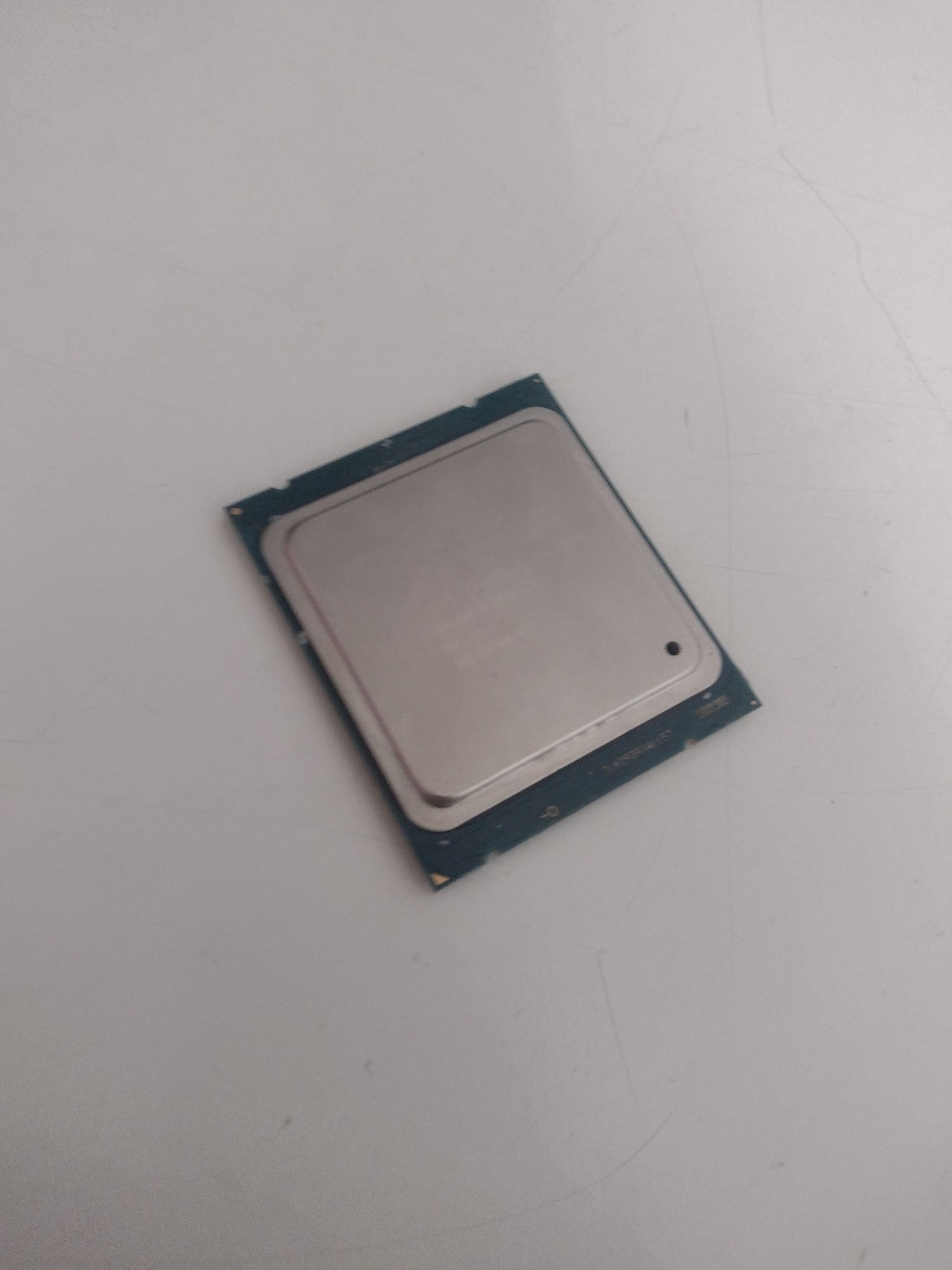 Procesory Xeon e5 2630v2, xeon e5 2620v3