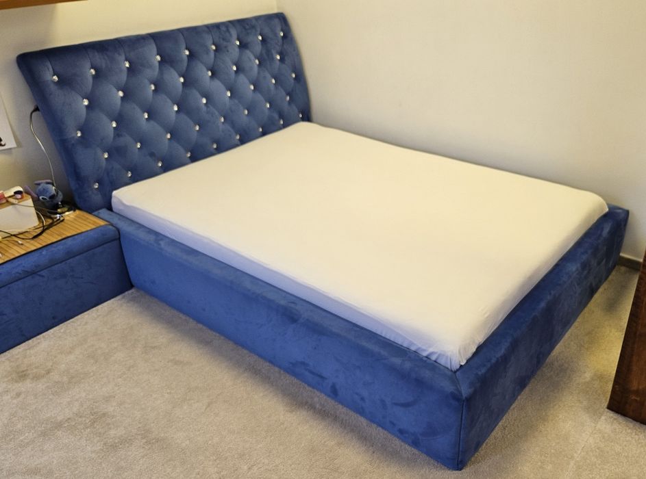 Łóżko z wezgłowiem, ze skrzynią, z materacem 140x200. Transport!