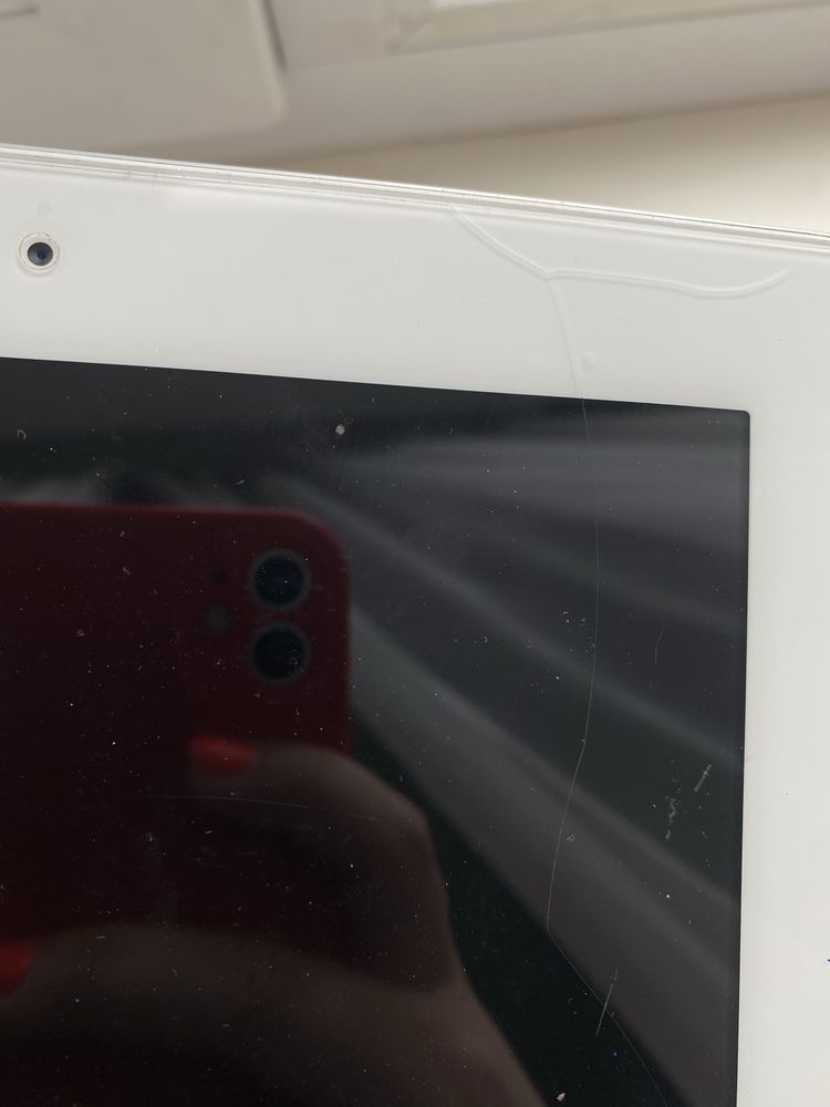 Продам iPad в хорошем состояние , рабочий