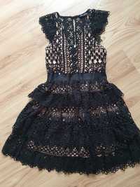 Czarna sukienka z gipiury