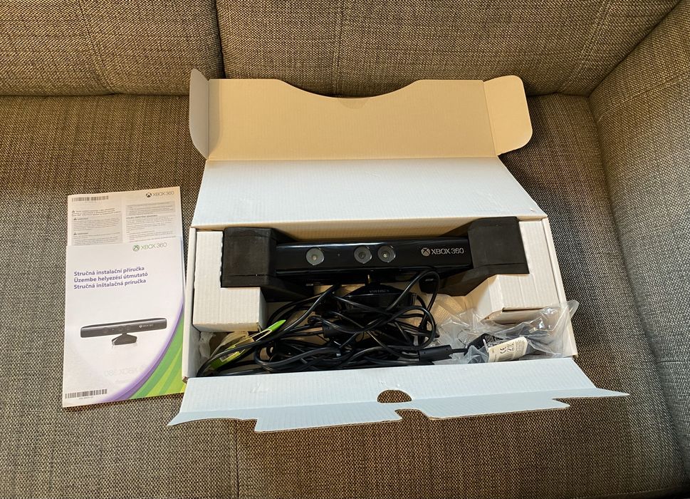Konsola Xbox 360 E + Kinect.
