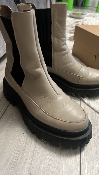 Продаються зимові чоботи