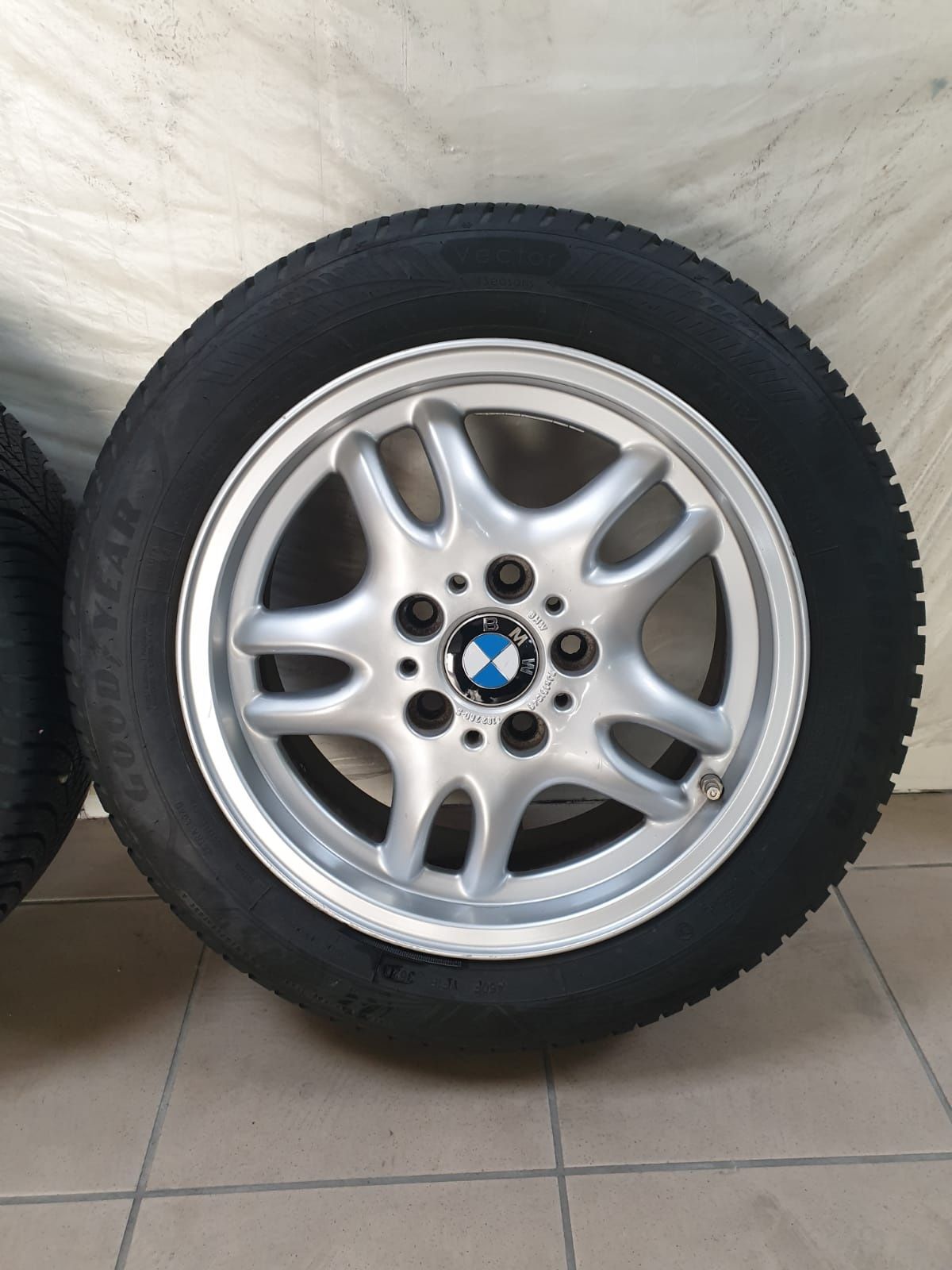 BMW Felgi aluminiowe 16 + opony 2020r bieżnik 8mm