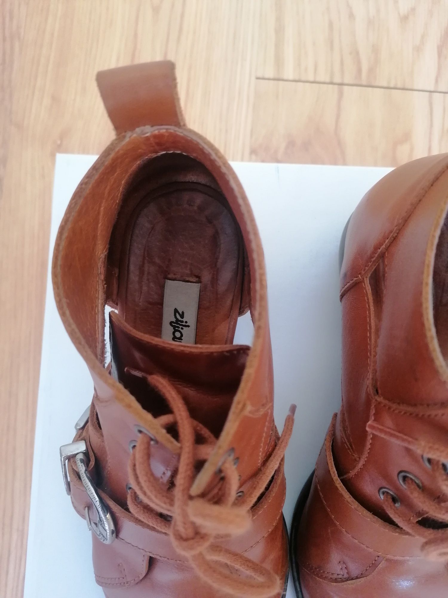 Botins castanhos Zilian