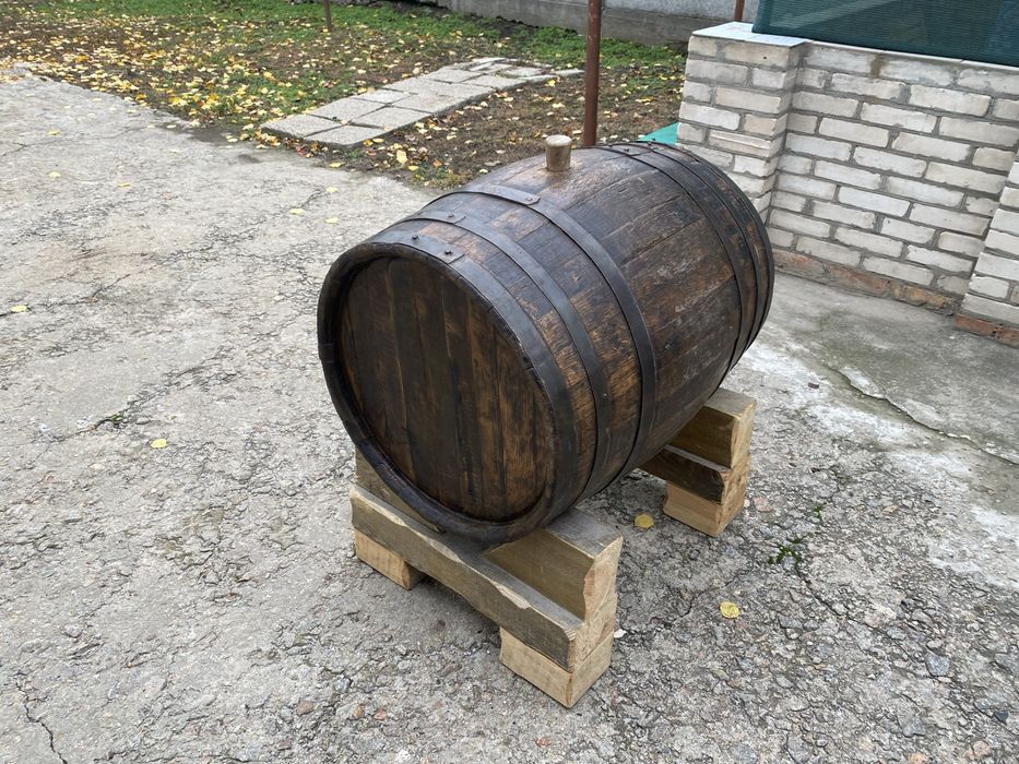 Дубова бочка для вина 170л.