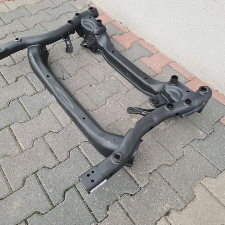 SANKI PRZOD TRAWERSA MERCEDES C W205 E W213 W238 CLS W257 NOWA ORYGINALNA 2056280057 BELKA PRZOD