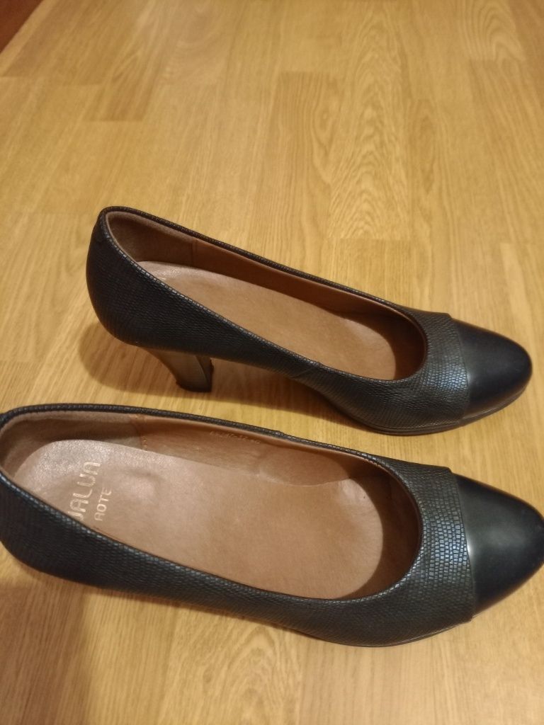 Sapatos de senhora semi- novos
