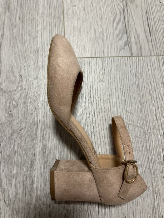 Замшеві туфельки, бежевого кольору 34 розмір