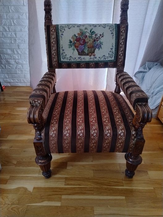 Fotel w stylu antycznym