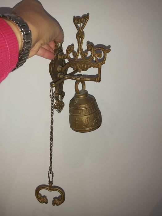 Stary mosiężny dzwon