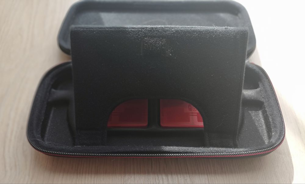 Etui do Nintendo Switch pierwszej generacji, podstawka