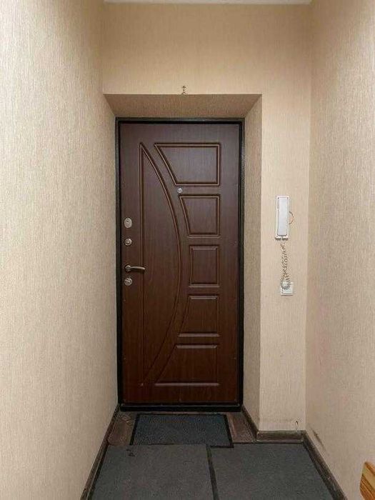 Продам 2 комнатную квартиру в р-не метро Холодная гора.