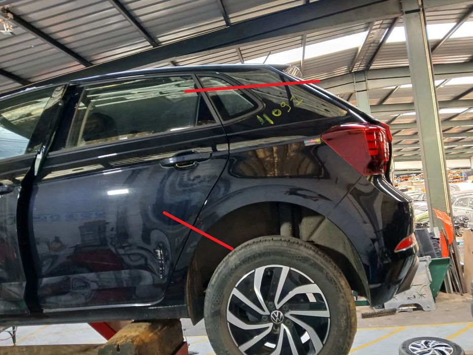 Painel trás esquerdo VOLKSWAGEN Polo (AW1)