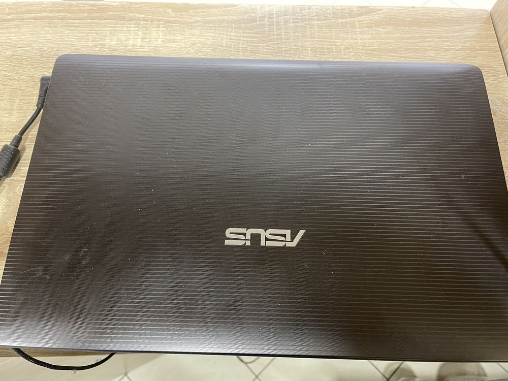 Asus x53b з зарядним пристроєм