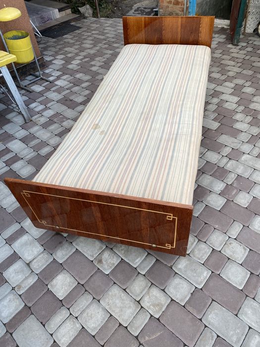 Продам кровать б/у