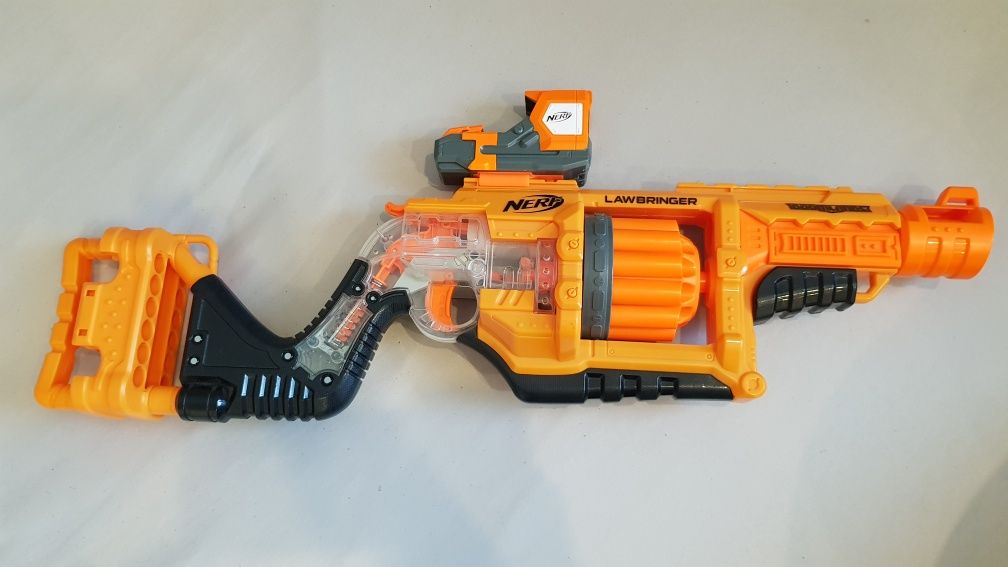 NERF pistolet  9 elementów + lotki