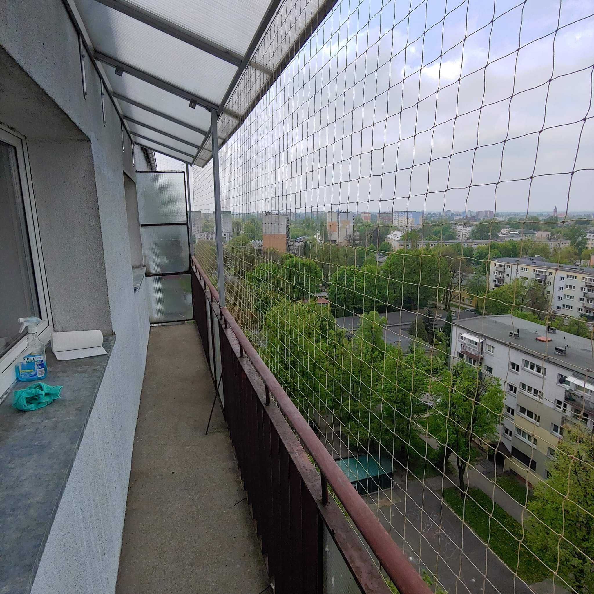 Zadaszenie balkonów tarasów klatek schodowych drzwi siatka na balkon