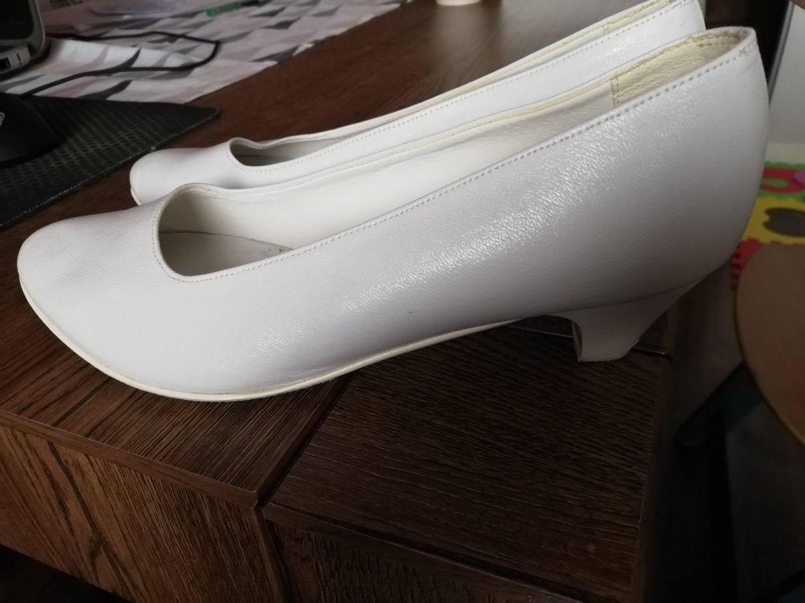 Buty na niskim obcasie