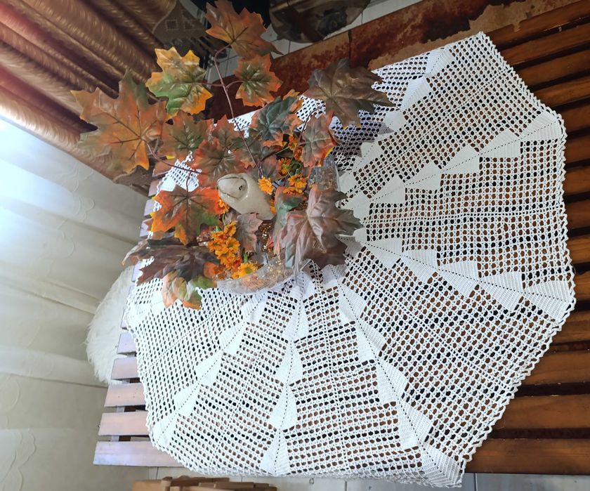 Toalha Camilha Mesa, croché,  c/ 10 bicos - Antigo e contemporâneo