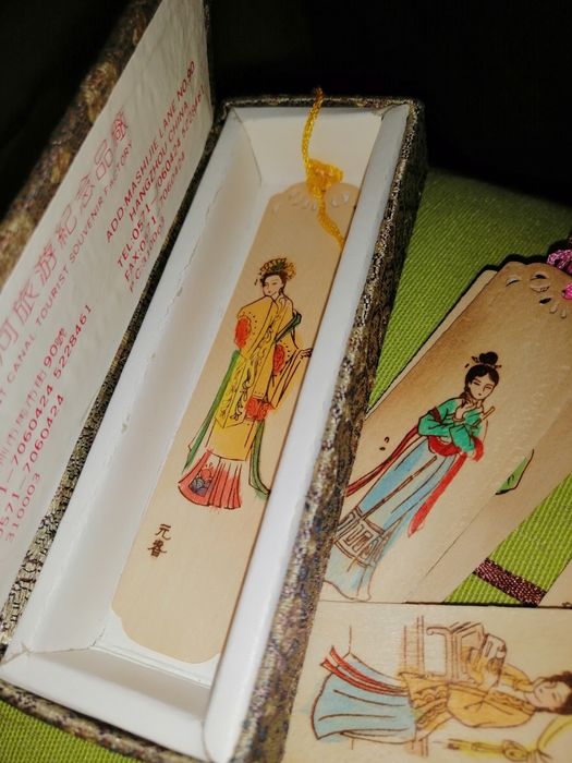 Caixa chinesa com marcadores pintados/escritos à mão, Colecção