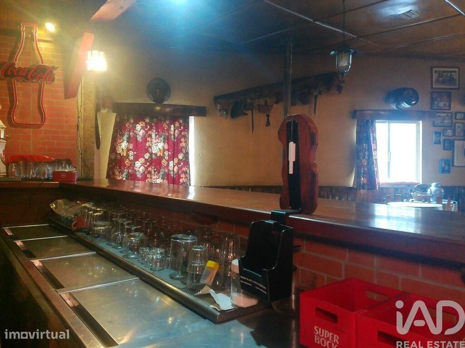 Loja / Estabelecimento Comercial em Arcozelos de 85,00 m2