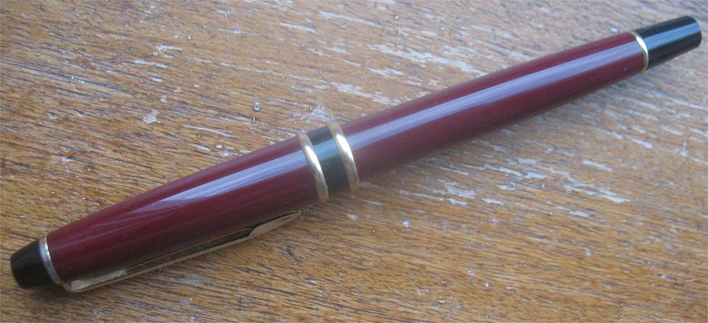 Caneta de Tinta Permanente Antiga com Aparo de Fabrico Alemão