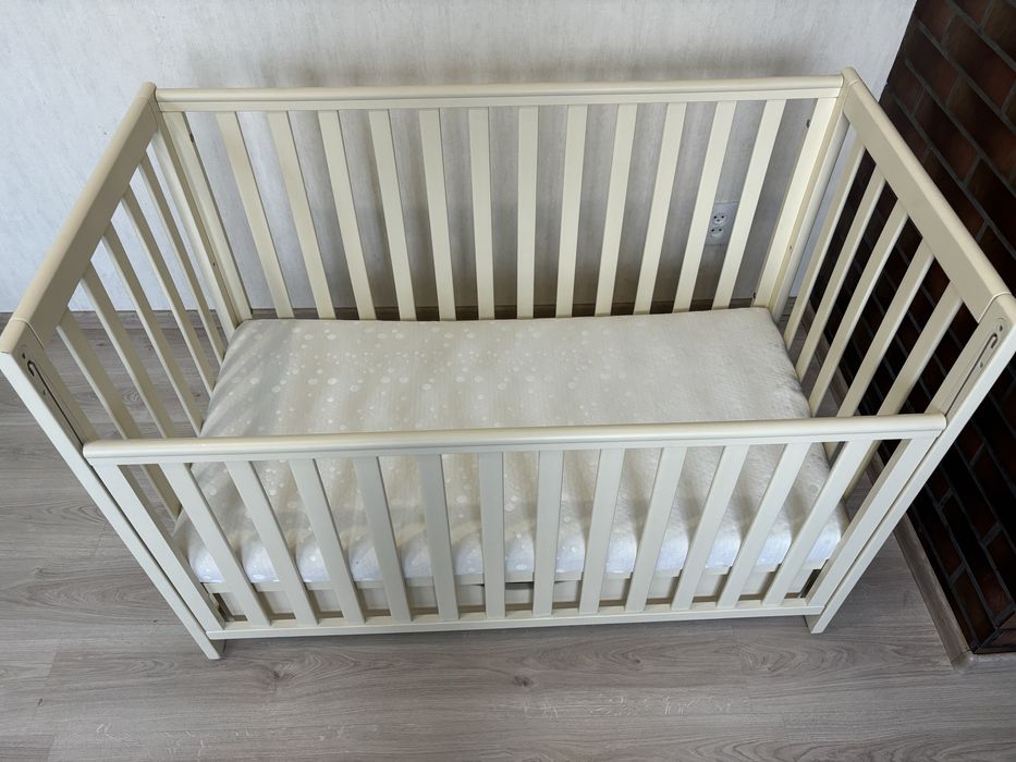 Дитяче ліжко з маятником
