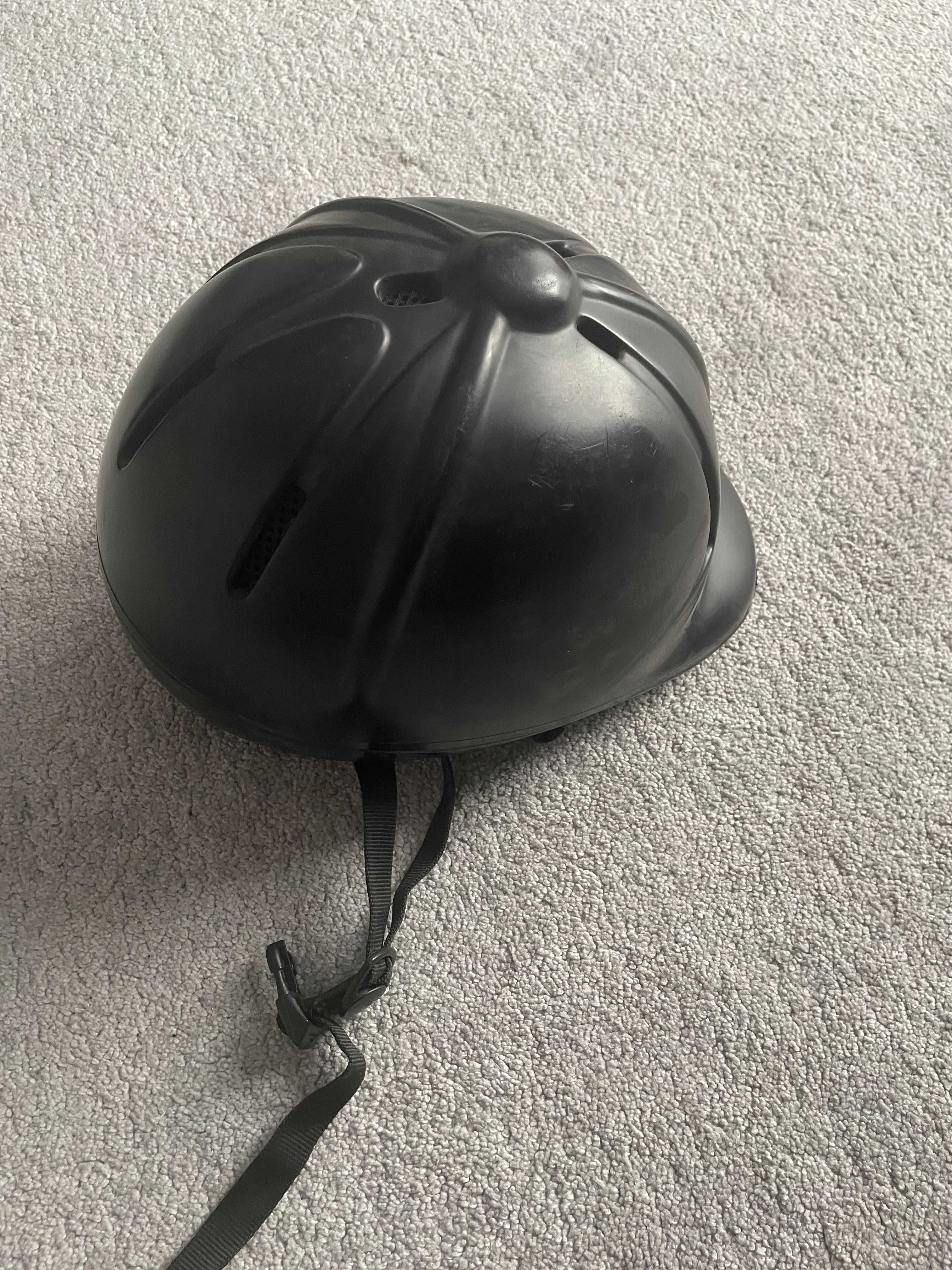 Kask jeździecki do jazdy konnej