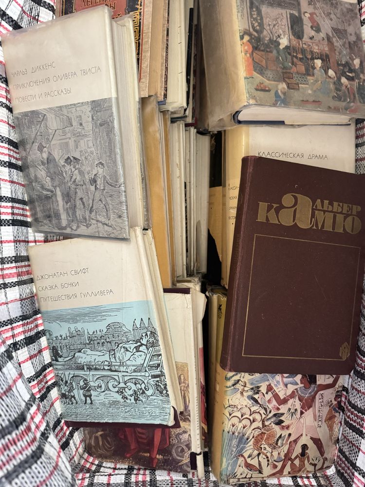 Продам книги. Большую библиотеку разных жанров