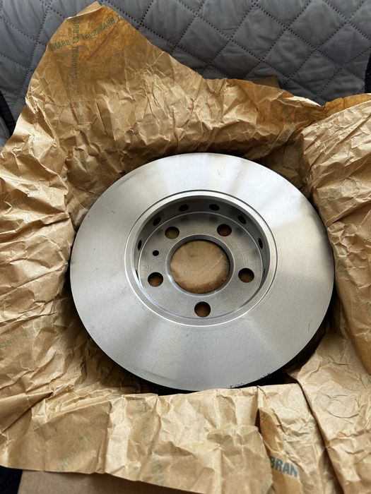 Disco de travão TRW - 256 MM - Ventilado - VW Golf Fox Skoda Seat