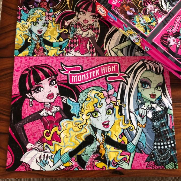 Caixa 2 Puzzles Monster High, da EDUCA, com 100 peças cada