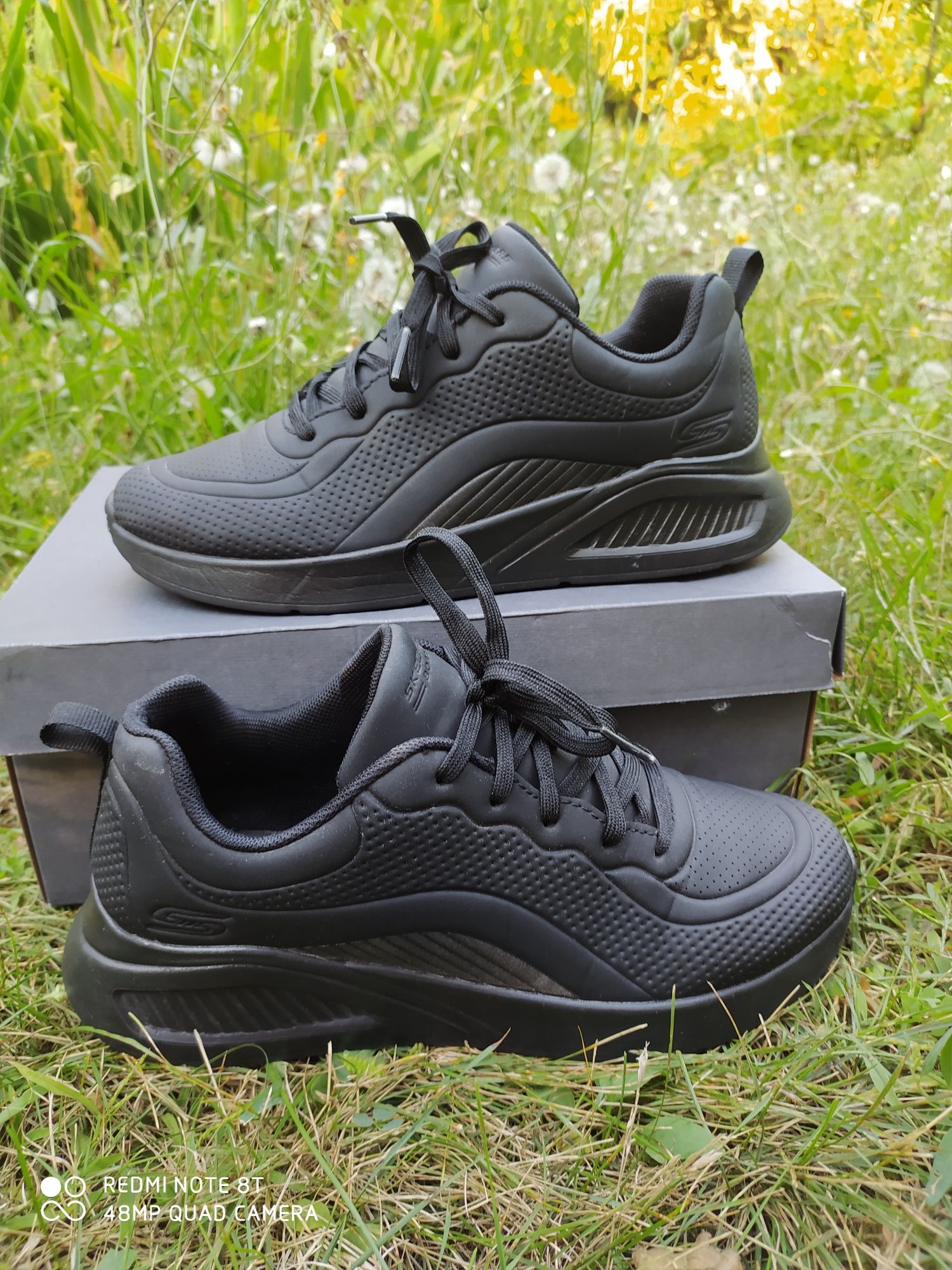 Кросівки на дівчинку 39 розміру Skechers 38 39 спортивне взуття кроси