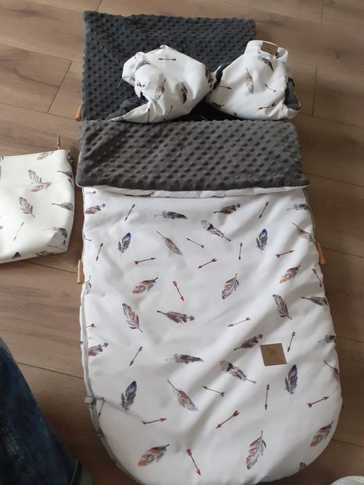 Spiworek Lanila wraz z mufkami I torbą do wózka.