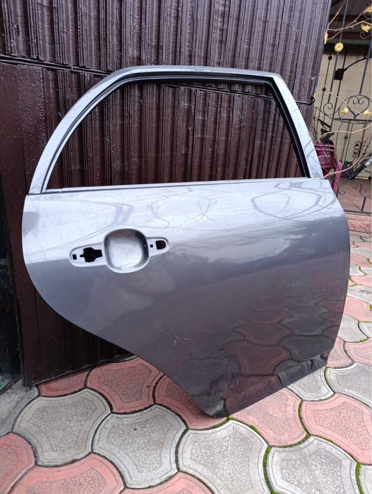 Двері задні праві тойота корола