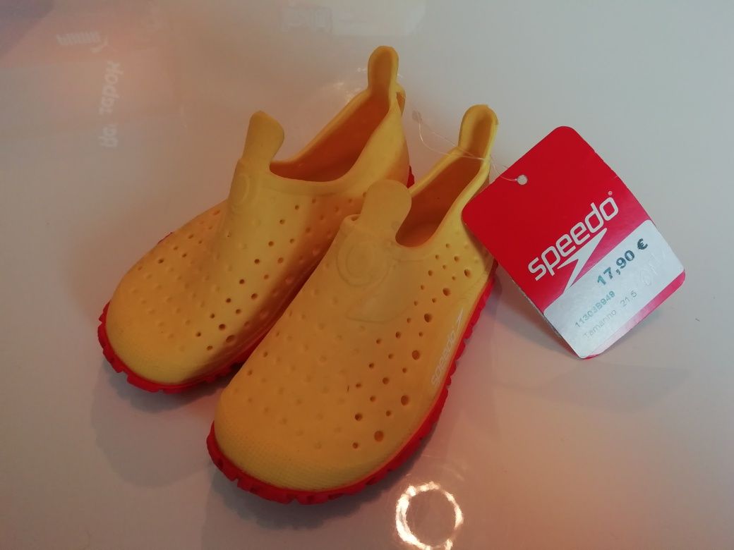 Crocs marca speedo