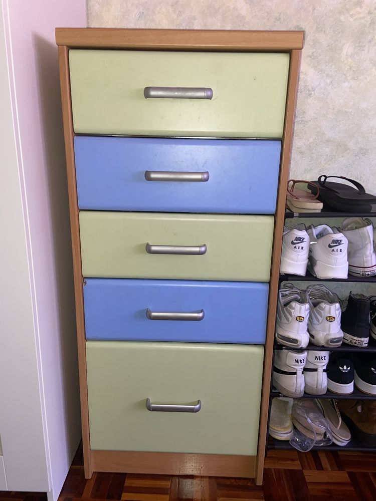 Cómoda de 5 gavetas