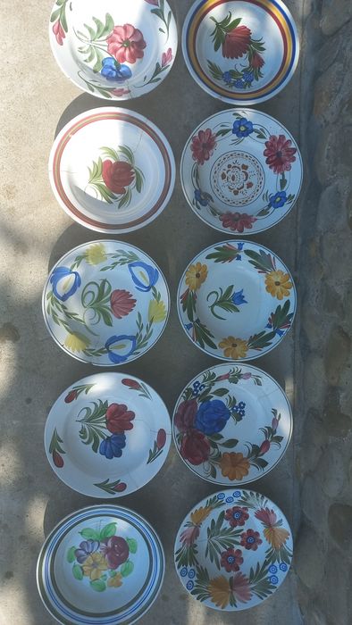 Продаються  старі тарілки.