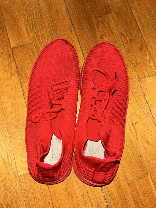 Мокасини червоного кольору