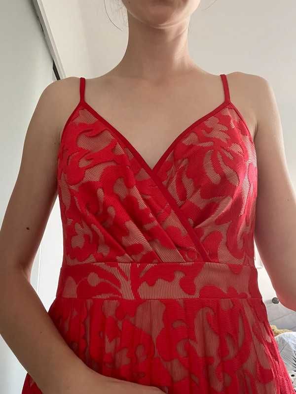 Czerwona sukienka midi, rozmiar M