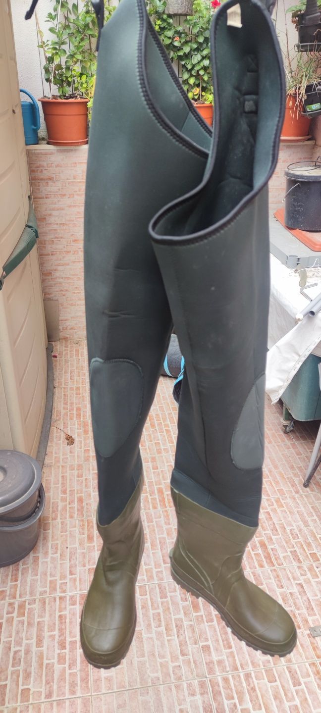 Botas neoprene  cano alto